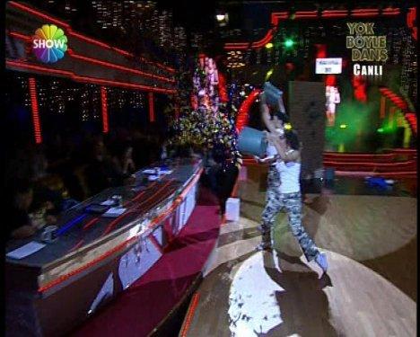 Defne Joy Foster'den son dans son veda