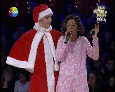 Defne Joy Foster'den son dans son veda