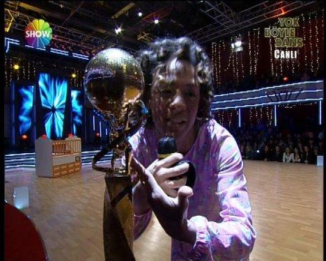 Defne Joy Foster'den son dans son veda