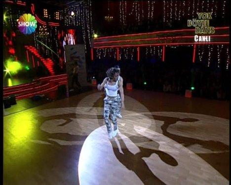 Defne Joy Foster'den son dans son veda