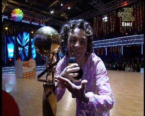 Defne Joy Foster'den son dans son veda