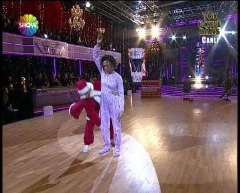 Defne Joy Foster'den son dans son veda