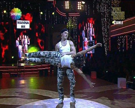 Defne Joy Foster'den son dans son veda