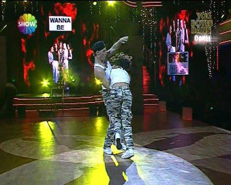 Defne Joy Foster'den son dans son veda