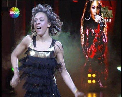 Defne Joy Foster'den son dans son veda