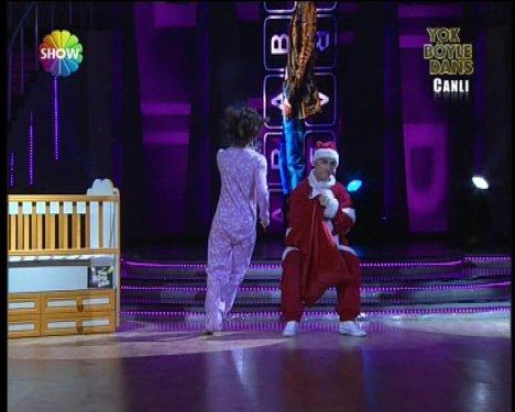 Defne Joy Foster'den son dans son veda