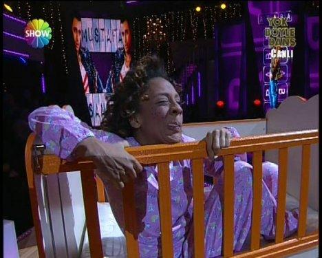 Defne Joy Foster'den son dans son veda