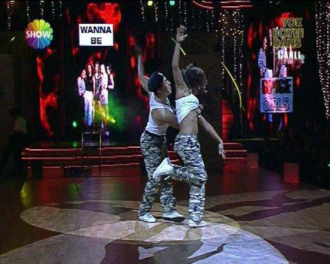 Defne Joy Foster'den son dans son veda