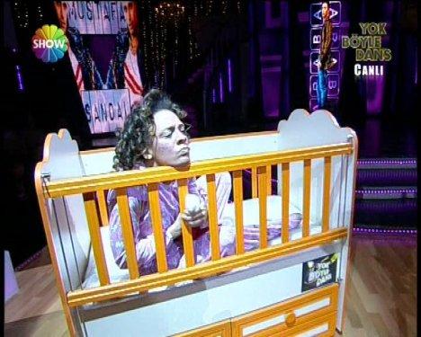 Defne Joy Foster'den son dans son veda