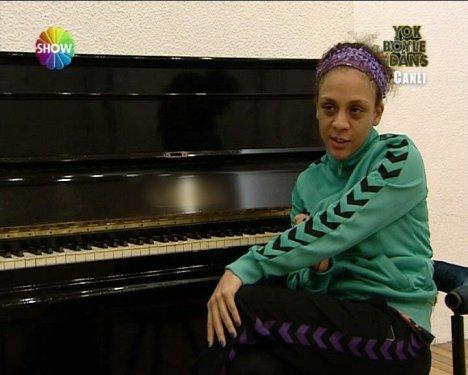 Defne Joy Foster'den son dans son veda