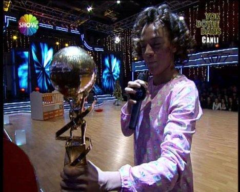 Defne Joy Foster'den son dans son veda