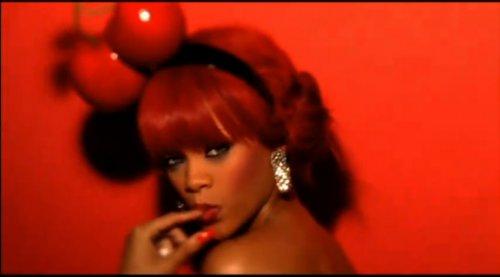 Rihanna'nın S&M klibinden görüntüler - Resim 44
