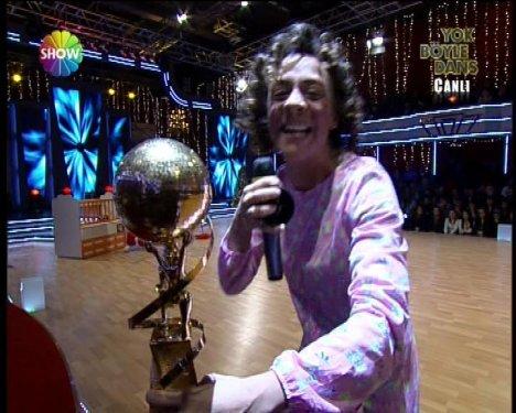 Defne Joy Foster'den son dans son veda