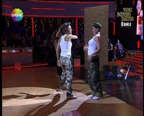 Defne Joy Foster'den son dans son veda