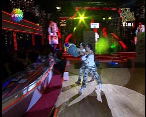 Defne Joy Foster'den son dans son veda