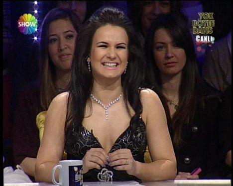 Defne Joy Foster'den son dans son veda