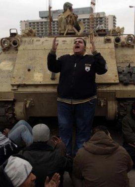 Mısır'da tankların önüne yattılar - Resim 8