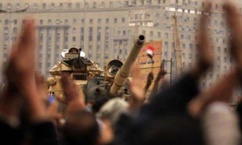 Mısır'da tankların önüne yattılar - Resim 10