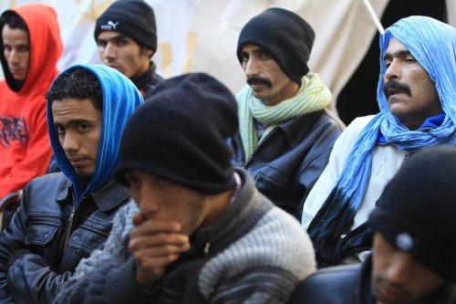 Yunanistan'da kaçak göçmenlerin işgal eylem - Resim 2