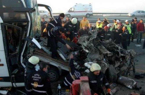 Bursa-İzmir yolunda zincirleme kaza 6 ölü - Resim 6