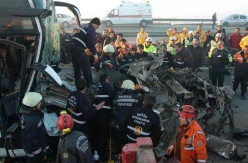 Bursa-İzmir yolunda zincirleme kaza 6 ölü - Resim 7