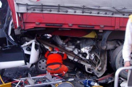 Bursa-İzmir yolunda zincirleme kaza 6 ölü - Resim 12