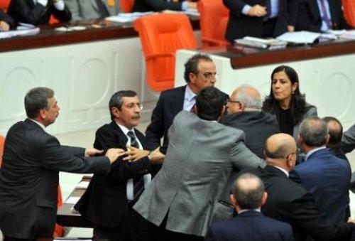 Meclis'te BDP'liler ve AKP'liler yumruklaştı - Resim 6