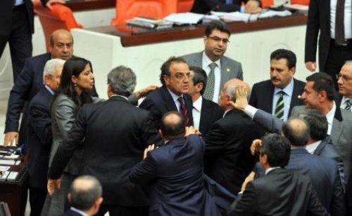 Meclis'te BDP'liler ve AKP'liler yumruklaştı - Resim 8