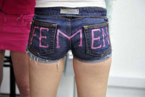 FEMEN kızları Mübarek için soyundu - Resim 9