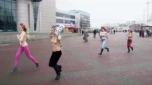 FEMEN kızları Mübarek için soyundu - Resim 13