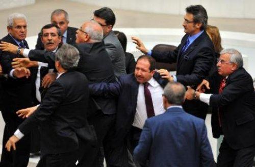Meclis'te BDP'liler ve AKP'liler yumruklaştı - Resim 5
