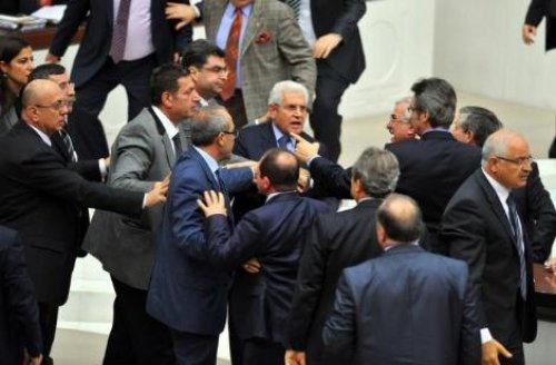 Meclis'te BDP'liler ve AKP'liler yumruklaştı - Resim 7