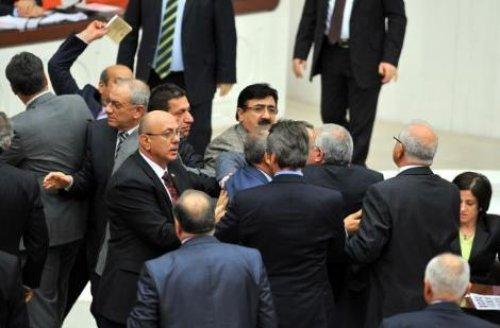 Meclis'te BDP'liler ve AKP'liler yumruklaştı - Resim 9