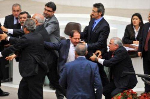 Meclis'te BDP'liler ve AKP'liler yumruklaştı - Resim 13