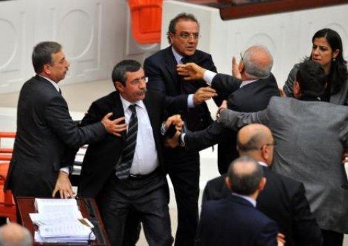 Meclis'te BDP'liler ve AKP'liler yumruklaştı - Resim 12