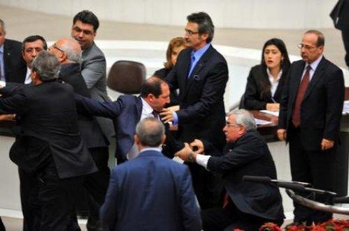 Meclis'te BDP'liler ve AKP'liler yumruklaştı - Resim 2