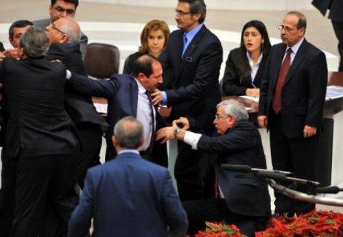 Meclis'te BDP'liler ve AKP'liler yumruklaştı - Resim 3