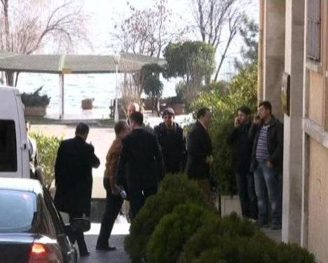 Balyoz tutuklularının yakınları yol kapattı - Resim 3