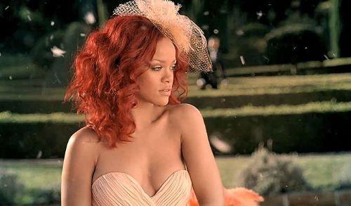 Rihanna'nın parfüm tanıtımı
