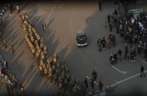 Mısır'da ordu Tahrir Meydanı'na girdi - Resim 1