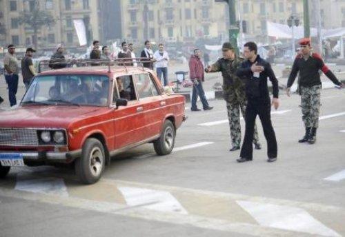 Mısır'da ordu Tahrir Meydanı'na girdi - Resim 29