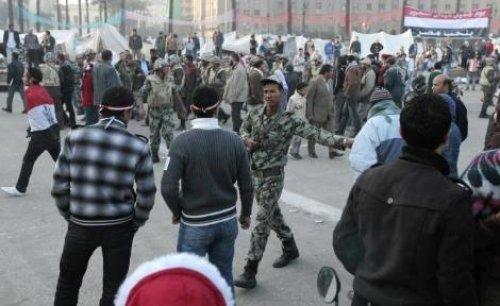 Mısır'da ordu Tahrir Meydanı'na girdi - Resim 30