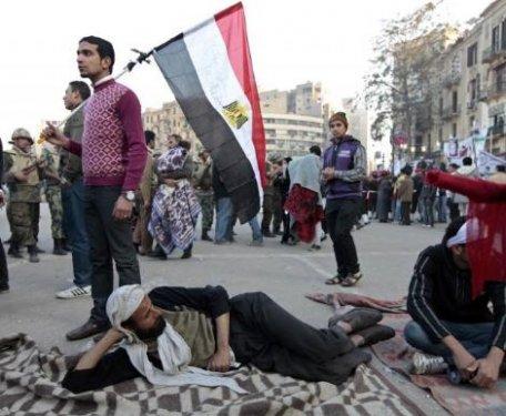 Mısır'da ordu Tahrir Meydanı'na girdi - Resim 23