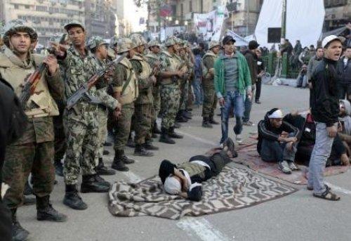 Mısır'da ordu Tahrir Meydanı'na girdi - Resim 25