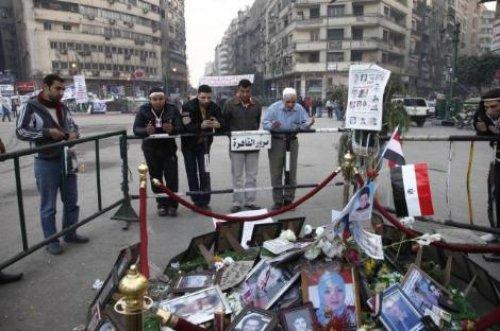Mısır'da ordu Tahrir Meydanı'na girdi - Resim 4