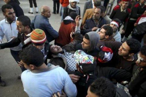 Mısır'da ordu Tahrir Meydanı'na girdi - Resim 9