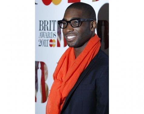 Rihanna'dan 4 farklı kıyafet