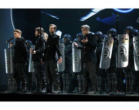 Rihanna'dan 4 farklı kıyafet