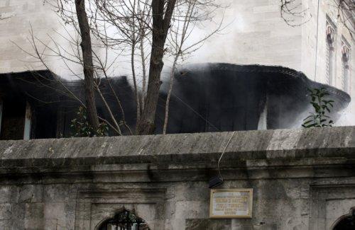Tarihi Beyazıt Camii'nde yangın - Resim 16
