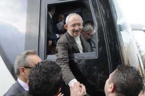 Kılıçdaroğlu kalabalıktan zor kurtuldu - Resim 43